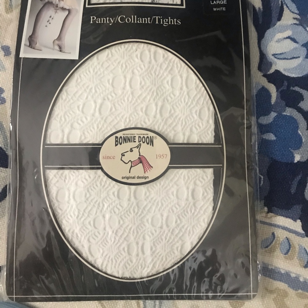 NWT Bonnie Doon white Dutch designer pantyhose. Beautiful quality.